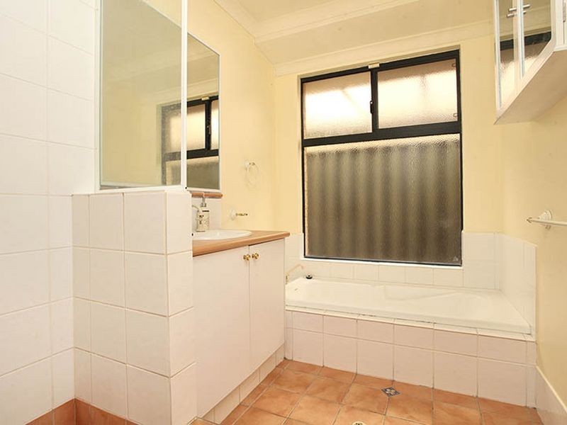 8 Coolbarro Lane, Redcliffe WA 6104