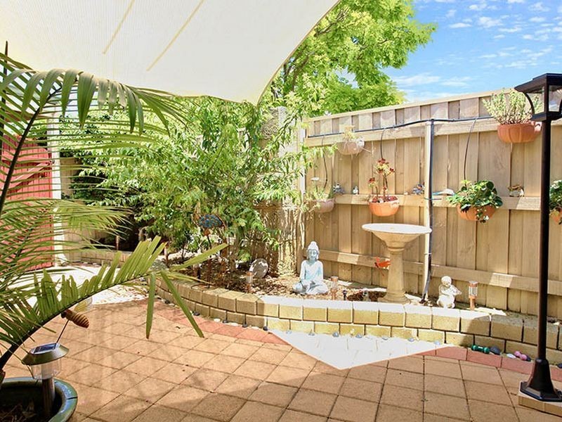 8 Coolbarro Lane, Redcliffe WA 6104