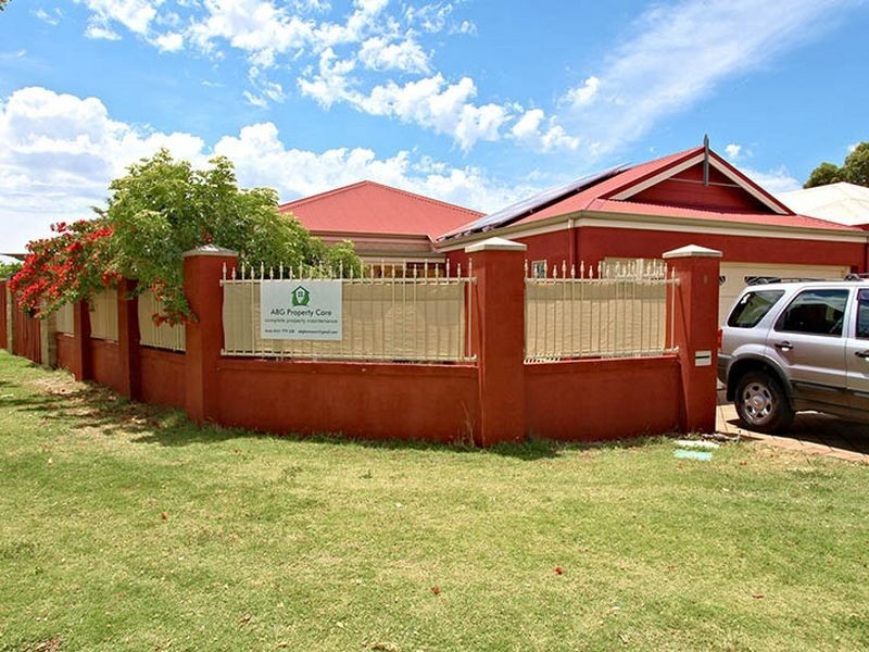 8 Coolbarro Lane, Redcliffe WA 6104