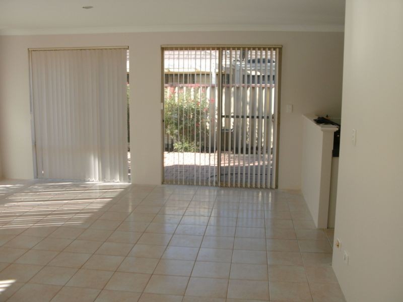 8 Wagstaff Road, Redcliffe WA 6104