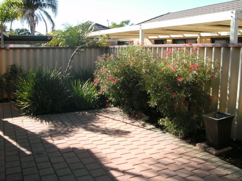 8 Wagstaff Road, Redcliffe WA 6104