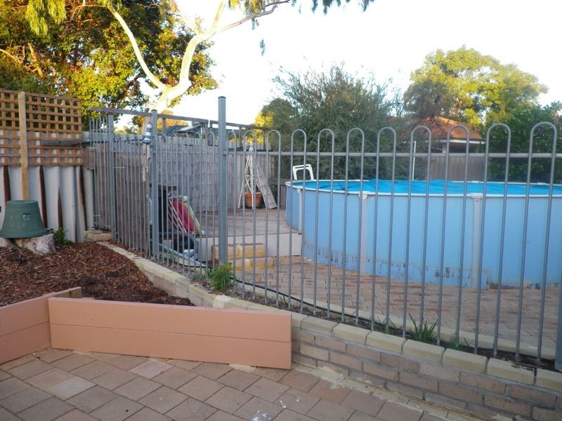 24 Berehaven Avenue, Thornlie WA 6108