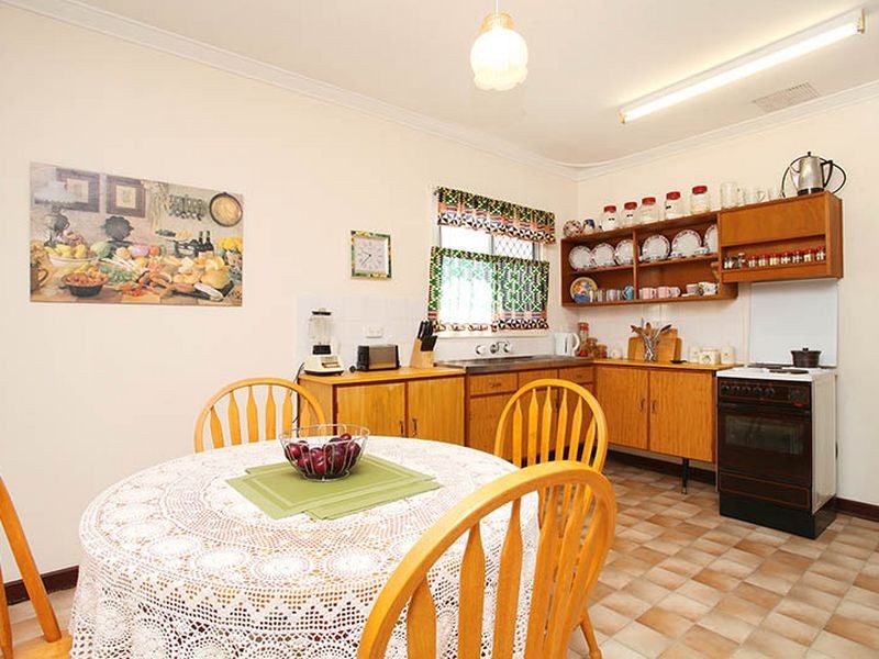 465 Abernethy Road, Cloverdale WA 6105