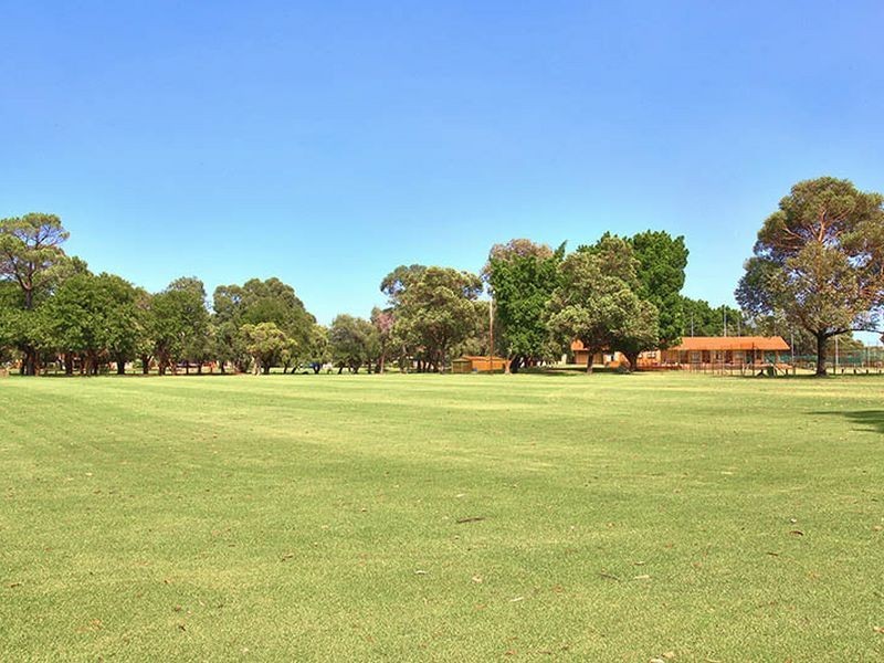 465 Abernethy Road, Cloverdale WA 6105