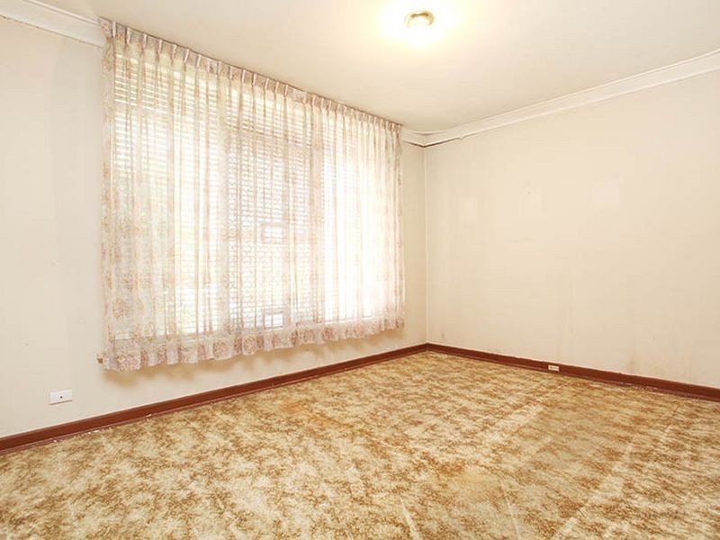 79 Pearl Road, Cloverdale WA 6105