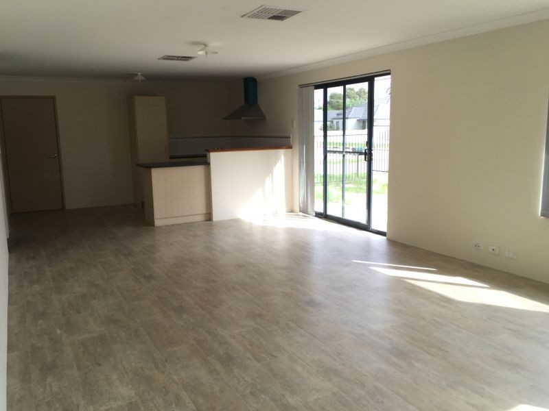 1/374 Sydenham Street, Cloverdale WA 6105