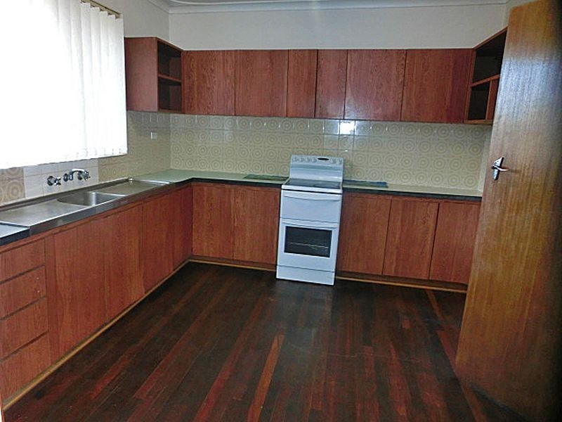 224 Fisher Street, Cloverdale WA 6105