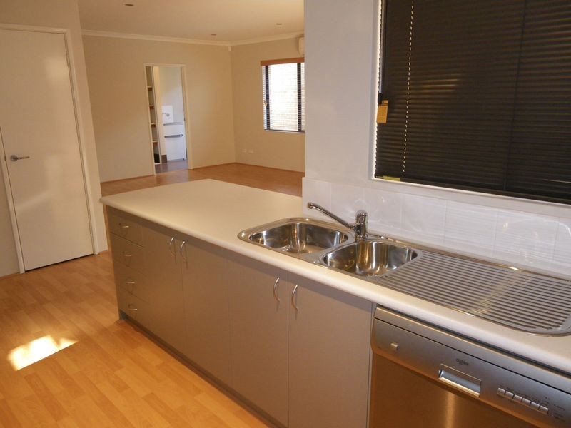 2/26 Mcglinn Way, Cloverdale WA 6105