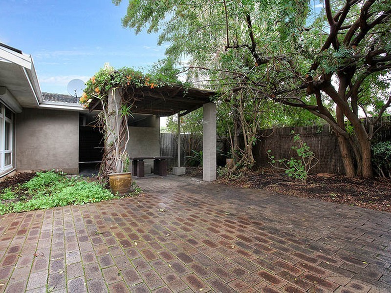 421 Belmont Avenue, Cloverdale WA 6105