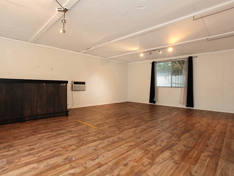 421 Belmont Avenue, Cloverdale WA 6105