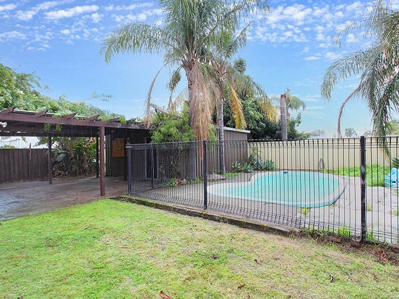 421 Belmont Avenue, Cloverdale WA 6105