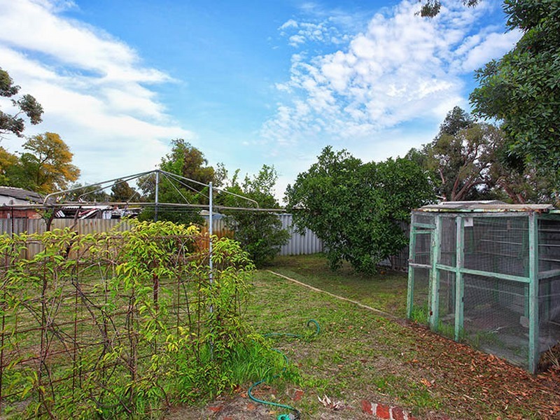20 Hassett Street, Cloverdale WA 6105