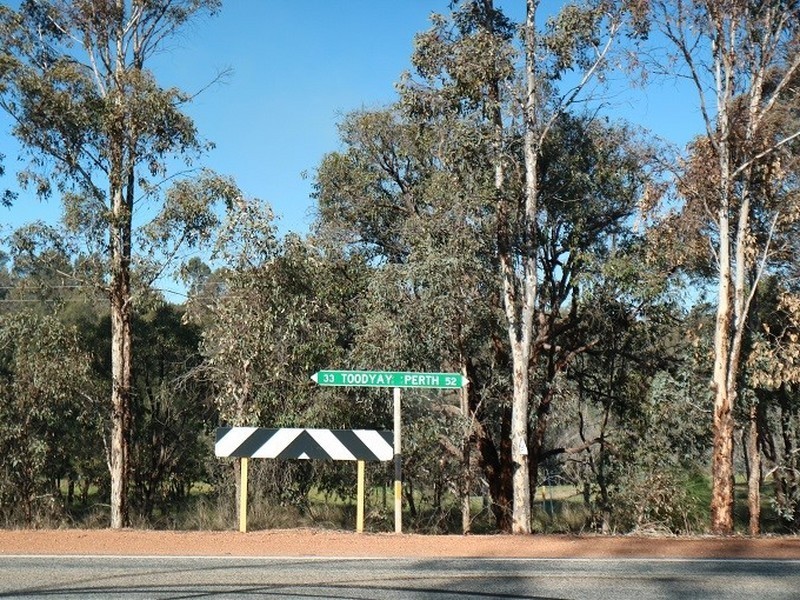 8 Berry Road, Gidgegannup WA 6083