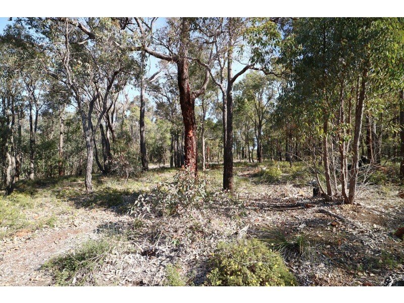 8 Berry Road, Gidgegannup WA 6083