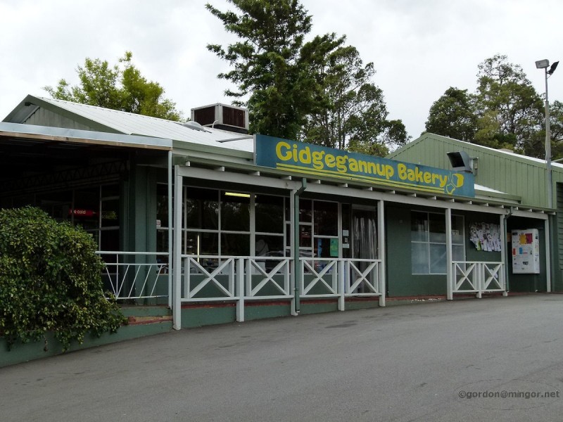 8 Berry Road, Gidgegannup WA 6083