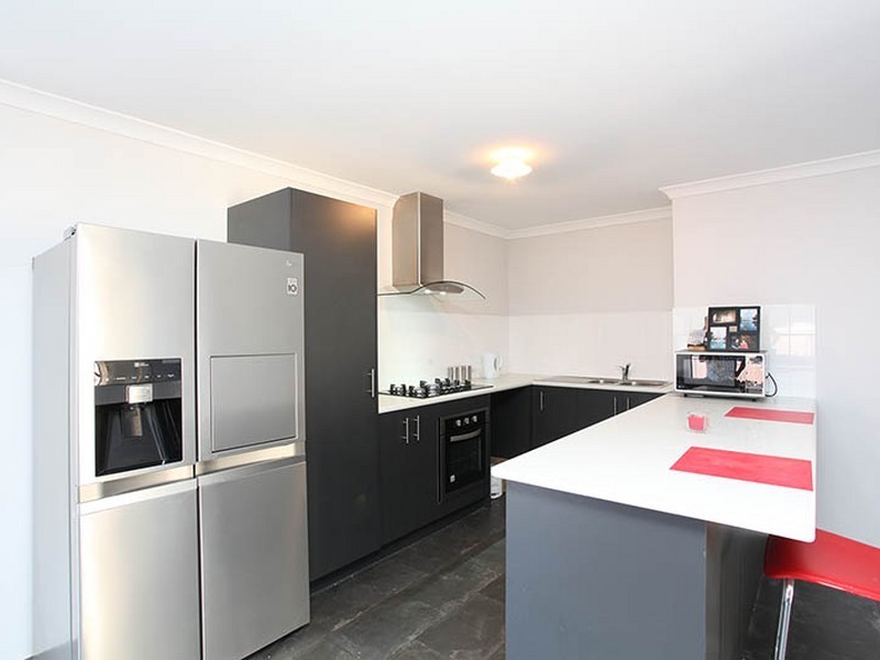 8 Jay Street, Cloverdale WA 6105