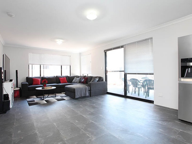 8 Jay Street, Cloverdale WA 6105