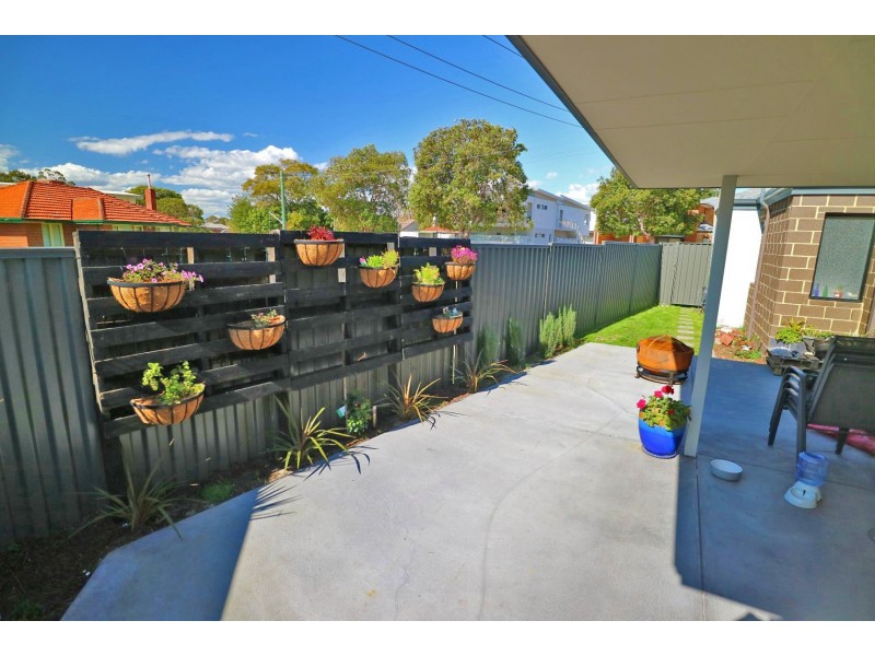 8 Jay Street, Cloverdale WA 6105