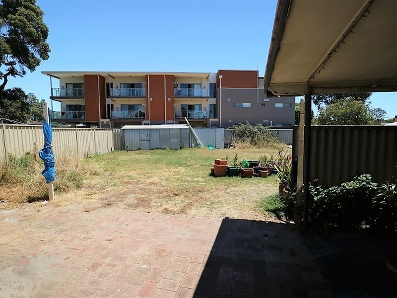 220 Knutsford Avenue, Kewdale WA 6105