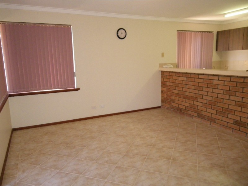 2 4 Chich Place, Cannington WA 6107