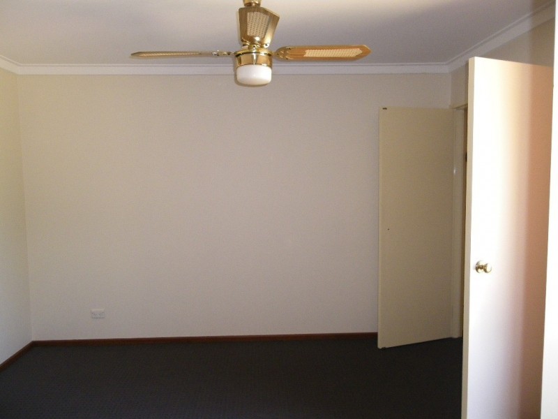 2 4 Chich Place, Cannington WA 6107