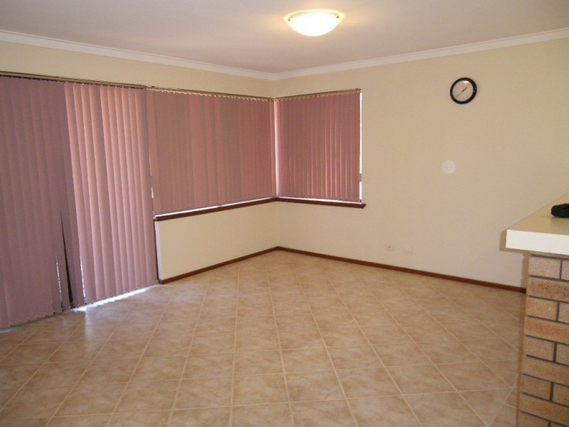 2 4 Chich Place, Cannington WA 6107