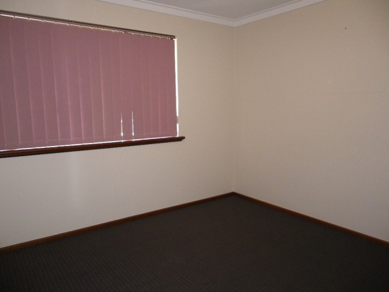 2 4 Chich Place, Cannington WA 6107