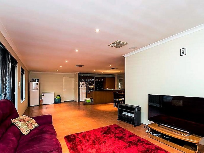 19 Flintlock Court, Cloverdale WA 6105