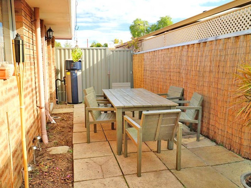 2/186 Hardey Road, Belmont WA 6104