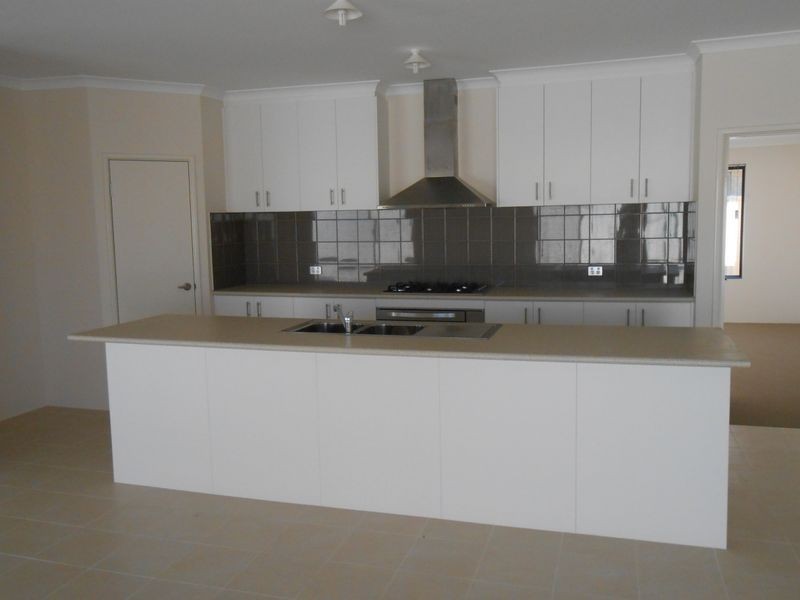 3 Albion Avenue, Munster WA 6166