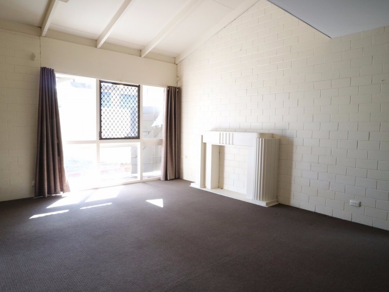 7 Chamberlain Road, Rivervale WA 6103