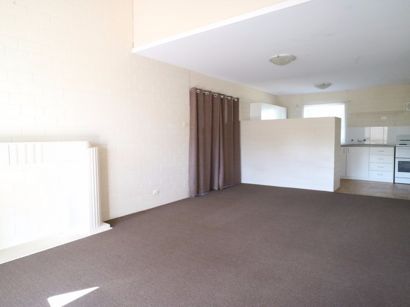 7 Chamberlain Road, Rivervale WA 6103
