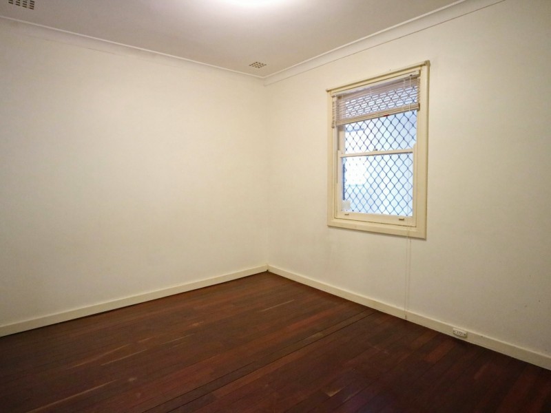 8 Grand Parade, Redcliffe WA 6104