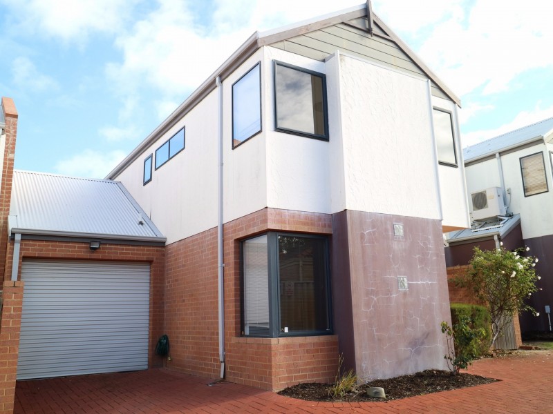 2/16 The Crescent, Redcliffe WA 6104