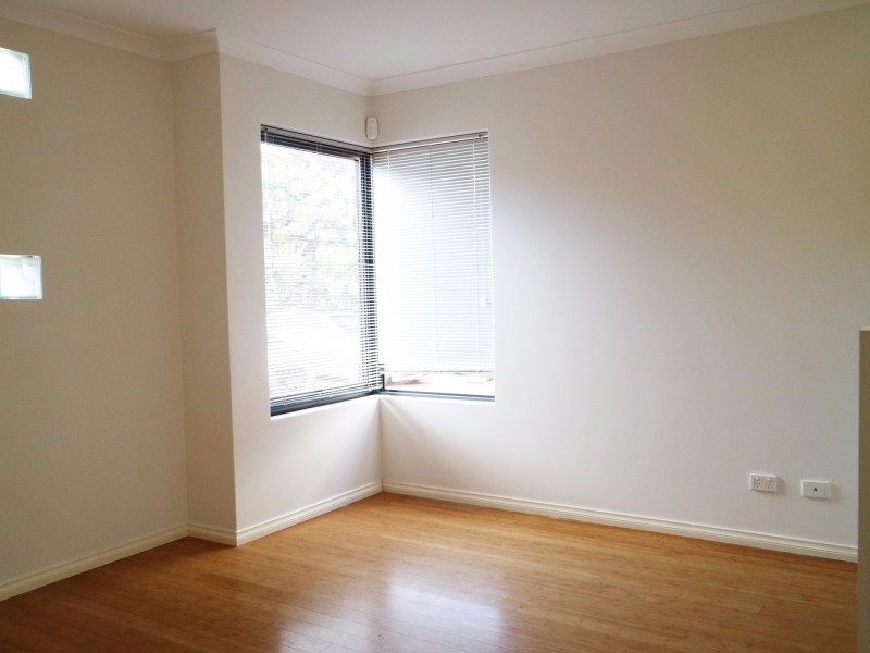 2/16 The Crescent, Redcliffe WA 6104