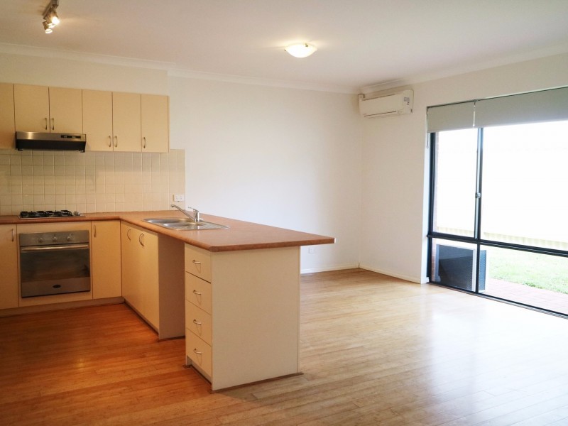 2/16 The Crescent, Redcliffe WA 6104