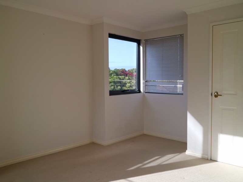 2/16 The Crescent, Redcliffe WA 6104