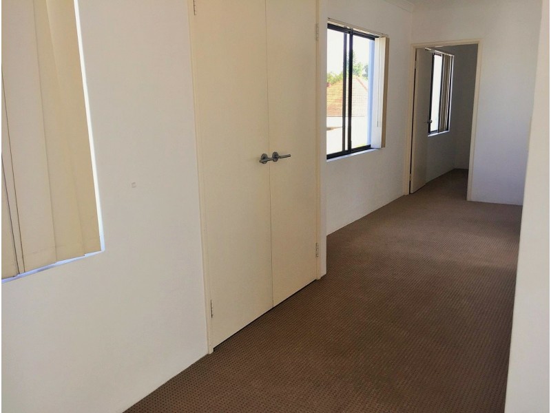 4/145 Shepperton road, Victoria Park WA 6100