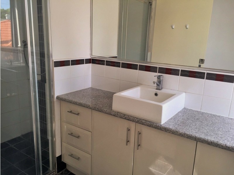 4/145 Shepperton road, Victoria Park WA 6100