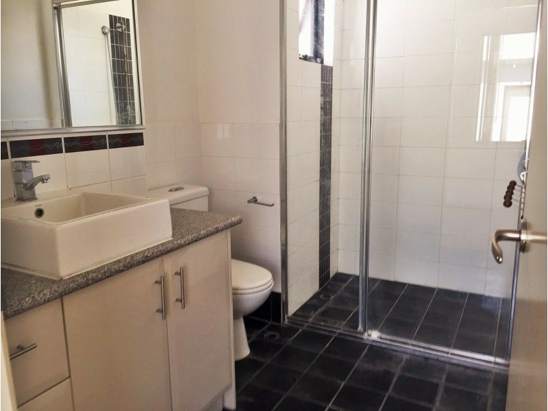 4/145 Shepperton road, Victoria Park WA 6100