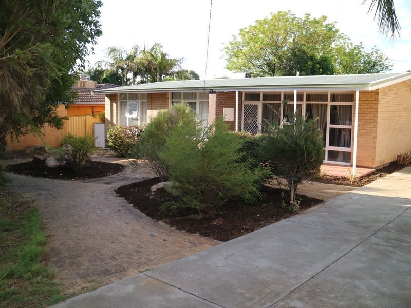 79 Pearl Road, Cloverdale WA 6105