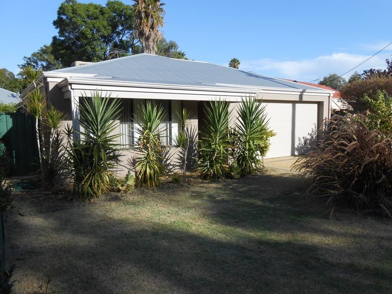 16 Ashworth Street, Cloverdale WA 6105