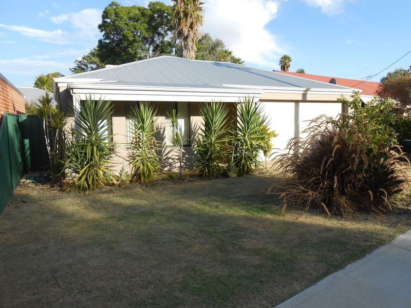 16 Ashworth Street, Cloverdale WA 6105