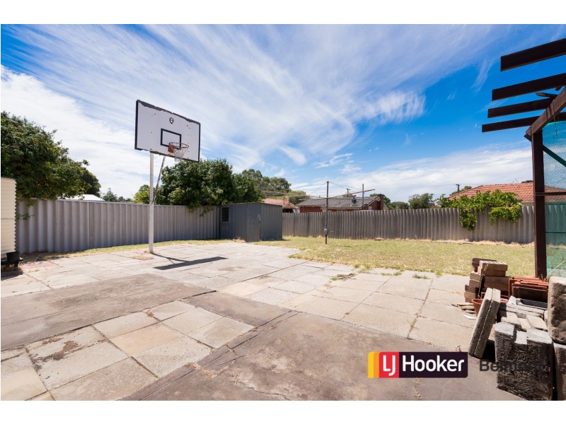 401 Hardey Road, Cloverdale WA 6105