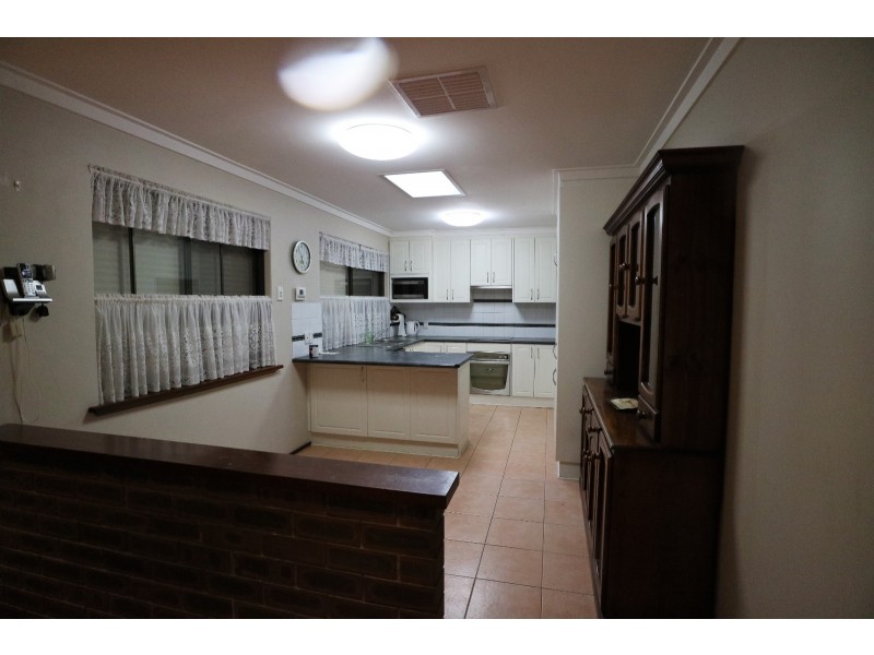 303 Knutsford Avenue, Kewdale WA 6105