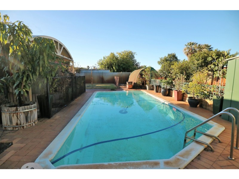 303 Knutsford Avenue, Kewdale WA 6105