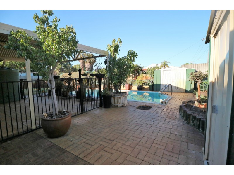 303 Knutsford Avenue, Kewdale WA 6105