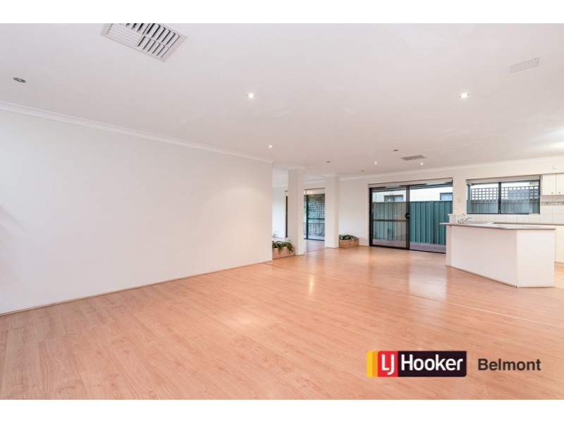 7 Excalibur Chase, Wattle Grove WA 6107