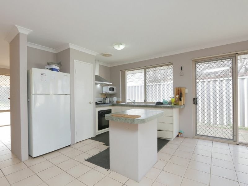 8 Harriet Place, Cloverdale WA 6105