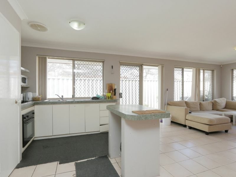 8 Harriet Place, Cloverdale WA 6105